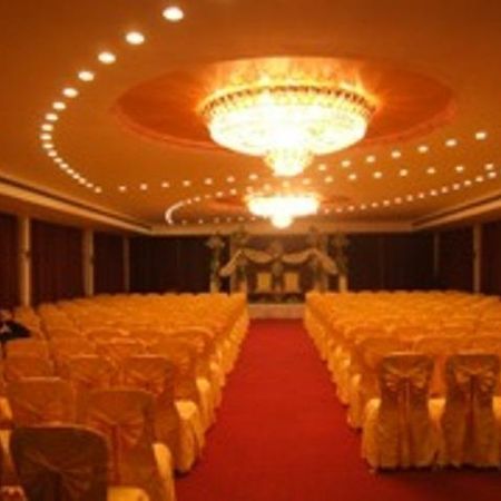 The Shelton Grand Hotel Bangalore Dış mekan fotoğraf