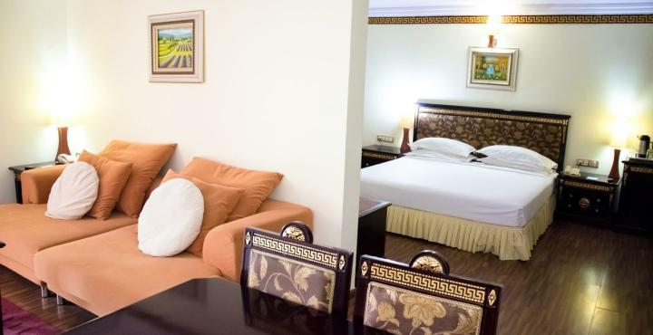 The Shelton Grand Hotel Bangalore Dış mekan fotoğraf