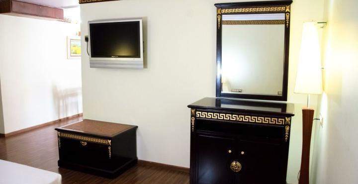 The Shelton Grand Hotel Bangalore Dış mekan fotoğraf