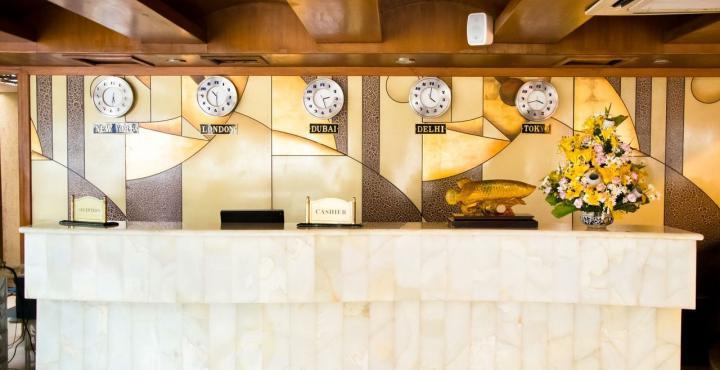 The Shelton Grand Hotel Bangalore Dış mekan fotoğraf