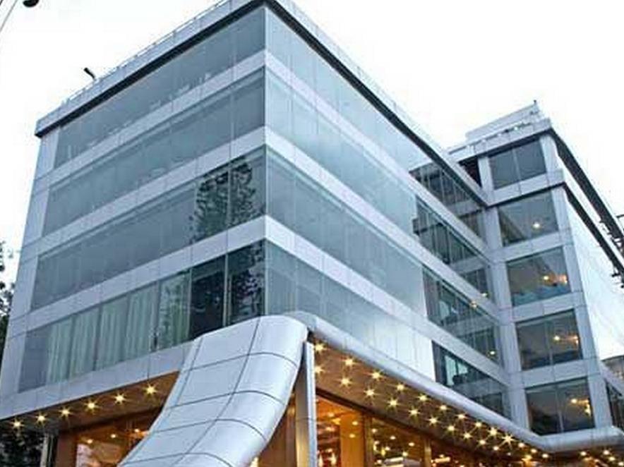 The Shelton Grand Hotel Bangalore Dış mekan fotoğraf