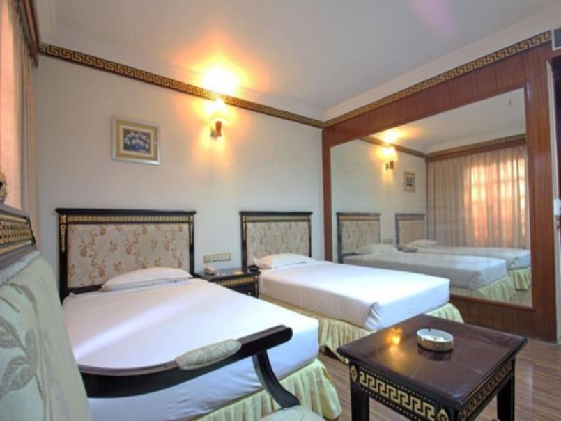 The Shelton Grand Hotel Bangalore Dış mekan fotoğraf