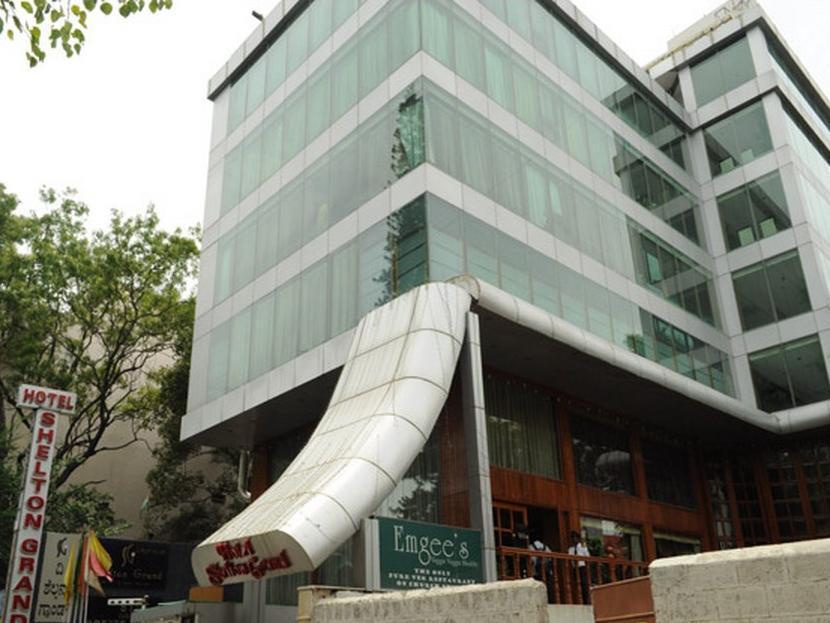 The Shelton Grand Hotel Bangalore Dış mekan fotoğraf