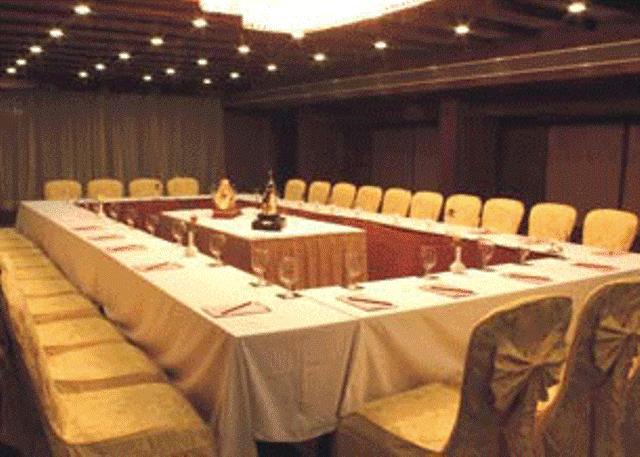 The Shelton Grand Hotel Bangalore Dış mekan fotoğraf